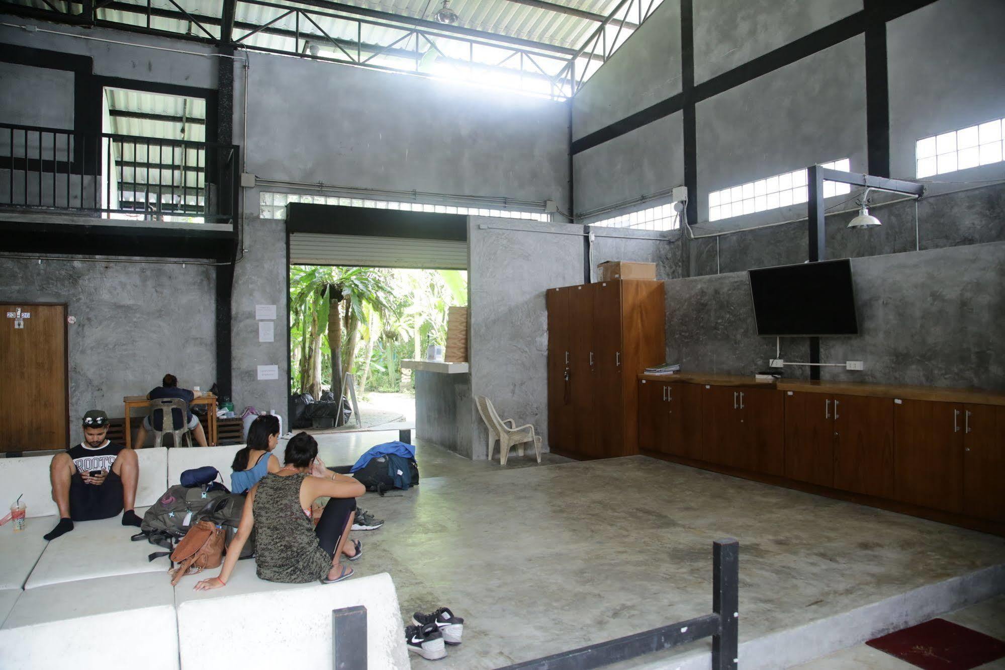 Oyo 585 Freedom Hostel @ Phi Phi Exteriör bild