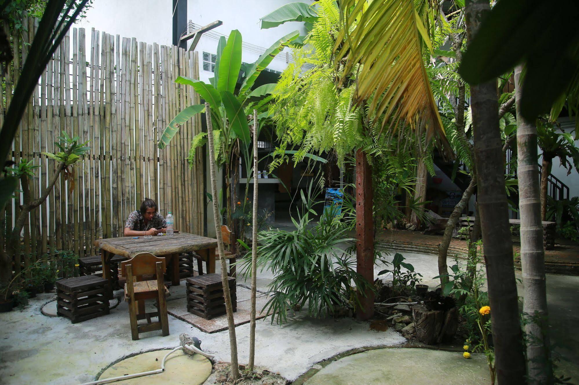 Oyo 585 Freedom Hostel @ Phi Phi Exteriör bild